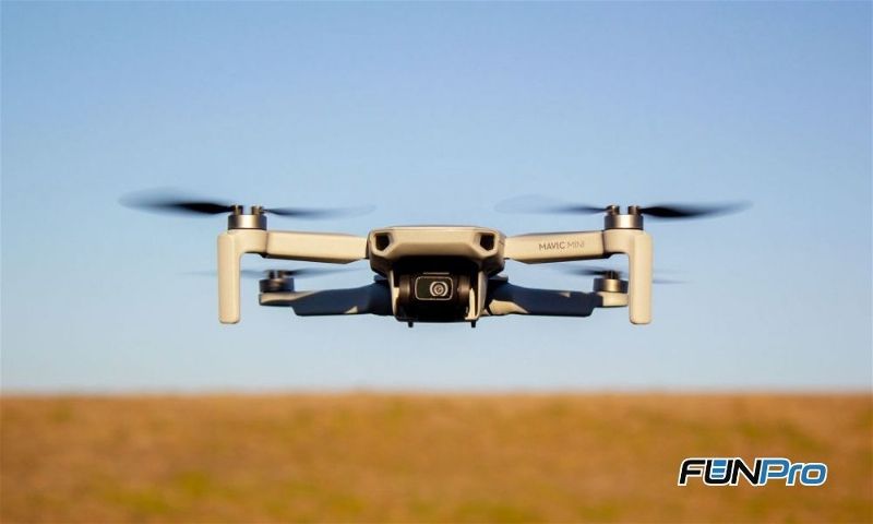 Visão de drone voando de frente