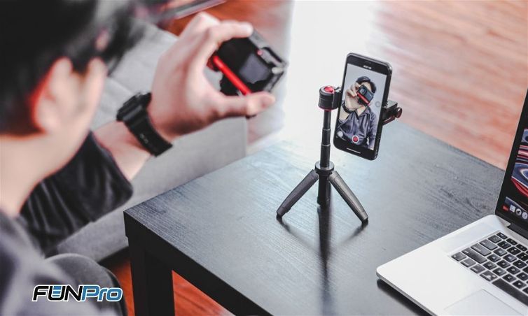 Celular no tripé gravando a GoPro